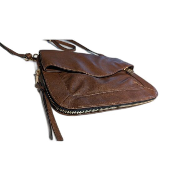 cute and practical Moda Luxe clutch with removable crossbody strap - Picture 3 of 6